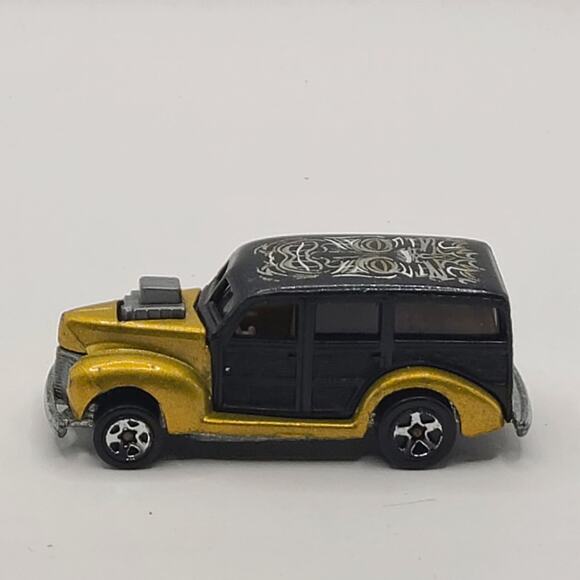 LOOSE 2005 HOT WHEELS 1:64 PIN HEDZ GOLD BLACK '40s WOODIE from multipack - Picture 1 of 5